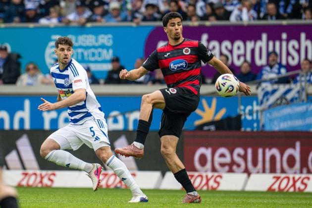 3.Liga MSV Duisburg - Viktoria Köln ** NUR FÜR REDAKTIONELLE ZWECKE ** EDITORIAL USE ONLY **<p>Fußball 3.Liga MSV Duisburg - Viktoria Köln am 16.05.26 in der Schauinsland-Reisen Arena in Duisburg Tobias Fleckstein( Duisburg ),links - Jakob Sachse ( Viktoria Köln ),rechts Duisburg Copyright: JakobxKlos