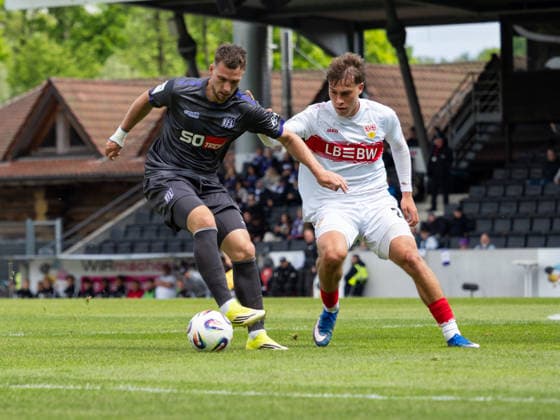 Robin Meißner (VfL Osnabrueck, 11), Christopher Olivier (VfB Stuttgart II, 24) GER, VfB Stuttgart II vs. VfL Osnabrueck, Fussball, 3. Bundesliga, 38. Spieltag, Spielzeit 2025 2026, 16.05.2026 GER, VfB Stuttgart II vs. VfL Osnabrueck, Fussball, 3. Bundesliga, 38. Spieltag, Spielzeit 2025 2026, 16.05.2026 Aspach Copyright: xEibner-Pressefoto CarstenxSchwerx EP_CSG