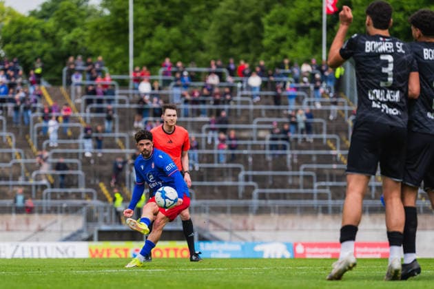 Vincent Schaub (Wuppertaler SV, 10) beim Freistoss Wuppertaler SV vs. Bonner SC, Fussball, Regionalliga-West, 34.Spieltag, Saison 2025 26, 16.05.2026, Wuppertaler SV vs. Bonner SC, Fussball, Regionalliga-West, 34.Spieltag, Saison 2025 26, 16.05.2026 Wuppertal Copyright: xEibner-Pressefoto LukasxBaldygax EP_LBA