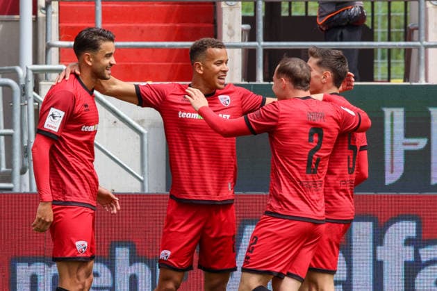Jubel bei Marcel Costly (FC Ingolstadt 04, Nr.22) nach seinem Treffer Tor zum 2:0 mit Fredrik Carlsen (FC Ingolstadt 04, Nr.8), Elias Decker (FC Ingolstadt 04, Nr.3), Emre Guel (FC Ingolstadt 04, Nr.5) beim Spiel FC Ingolstadt 04 gegen SV Waldhof Mannheim am 16.05.2026, DFB regulations prohibit any use of photographs as image sequences and or quasi-video. GER, Fussball, 3. Liga, Spieltag 38, FC Ingolstadt 04 gegen SV Waldhof Mannheim, 16.05.2026, Audi Sportpark Ingolstadt Copyright: xEibner-Pressefoto OliverxSTRISCHx EP-OSH