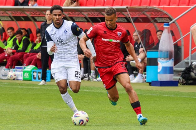 Zweikampf Sanoussy Ba (SV Waldhof Mannheim, Nr.25) gegen Marcel Costly (FC Ingolstadt 04, Nr.22) beim Spiel FC Ingolstadt 04 gegen SV Waldhof Mannheim am 16.05.2026, DFB regulations prohibit any use of photographs as image sequences and or quasi-video. GER, Fussball, 3. Liga, Spieltag 38, FC Ingolstadt 04 gegen SV Waldhof Mannheim, 16.05.2026, Audi Sportpark Ingolstadt Copyright: xEibner-Pressefoto OliverxSTRISCHx EP-OSH
