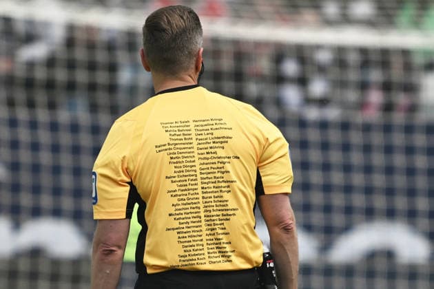 16.05.2026, xsltx, Fussball 1.Bundesliga, Eintracht Frankfurt - VfB Stuttgart v.l. Schiedsrichter Referee Tobias Welz (Wiesbaden) (DFL DFB REGULATIONS PROHIBIT ANY USE OF PHOTOGRAPHS as IMAGE SEQUENCES and or QUASI-VIDEO) Frankfurt am Main