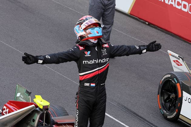 Nyck de Vries (NED) Mahindra in Siegerpose im Parc ferme, Rennen 1, FIA Formel E Weltmeisterschaft Saison 12, Monaco E- Prix, MonteCarlo, MC, 16.05.2026,