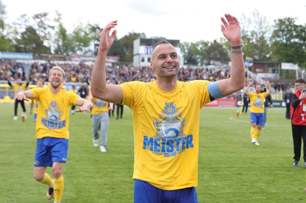Fußball Regionalliga Nordost: 1. FC Lok Leipzig - 1. FC Magdeburg II; 16.05.2026 Freude und Jubel bei Djamal Ziane (13, Lok Leipzig). Fußball, Regionalliga Nordost, Saison 2025 2026, 34. Spieltag: 1. FC Lok Leipzig vs. 1. FC Magdeburg II am 16.05.2026 im Bruno-Plache-Stadion, Leipzig. Copyright: xBEAUTIFULxSPORTS JanxKaeferx