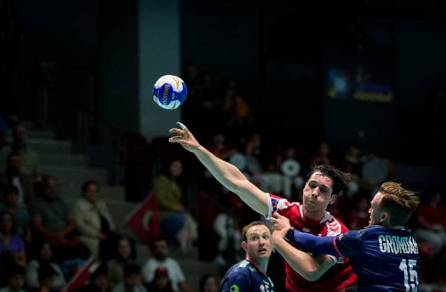 Turkiye v Norway - World Handball Championship Qualifiers ANKARA, TURKIYE - MAY 16: Sadik Emre Herseklioglu (5) of Turkiye competes against his opponent during the 2027 IHF Men s World Handball Championship European Qualifiers phase 3 second-leg match between Turkiye and Norway at Prof. Dr. Yasar Sevim Handball Hall in Ankara, Turkiye, on May 16, 2026. Ercin Erturk Anadolu Ankara Turkey. Editorial use only. Please get in touch for any other usage.  Copyright: x2026xAnadoluxErcinxErturkx