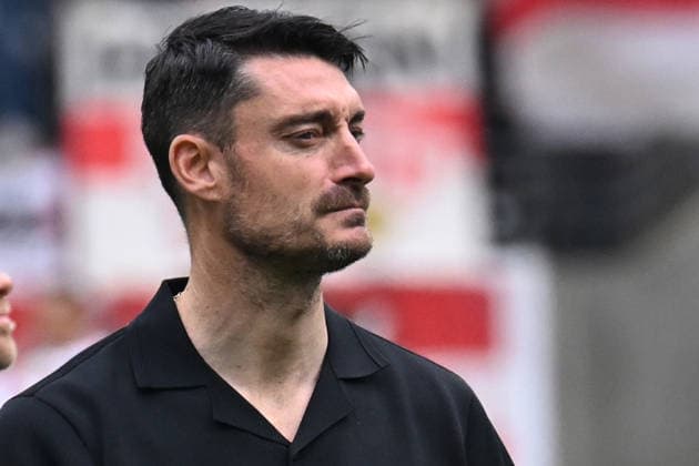 16.05.2026, xjhx, Fussball 1.Bundesliga, Eintracht Frankfurt - VfB Stuttgart v.l. Trainer Albert Riera (Eintracht Frankfurt) Enttäuscht, traurig, frustriert, ratlos, (DFL DFB REGULATIONS PROHIBIT ANY USE OF PHOTOGRAPHS as IMAGE SEQUENCES and or QUASI-VIDEO) Frankfurt am Main