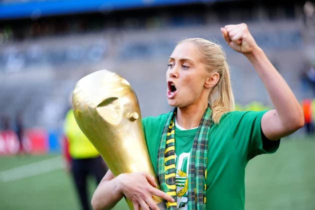 STOCKHOLM, SWEDEN 20260516 Hammarby s Alice Carlsson celebrates with the trophy after winning Saturday s final match in the Swedish Cup between Hammarby IF and BK Häcken FF at 3Arena. STOCKHOLM SWEDEN x10658x
