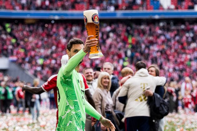 MUNICH, GERMANY - MAY 16: Sven Ulreich (FC Bayern Muenchen, 26) holding a Paulaner beer after the Bundesliga match between FC Bayern Muenchen vs. 1. FC Koeln at Allianz Arena on matchday 34 of the 1. Bundesliga on May 16, 2026 in Munich, Germany. DFL REGULATIONS PROHIBIT ANY USE OF PHOTOGRAPHS AS IMAGE SEQUENCES AND OR QUASI-VIDEO. Bavaria Germany Copyright: xSteffiexWunderlx