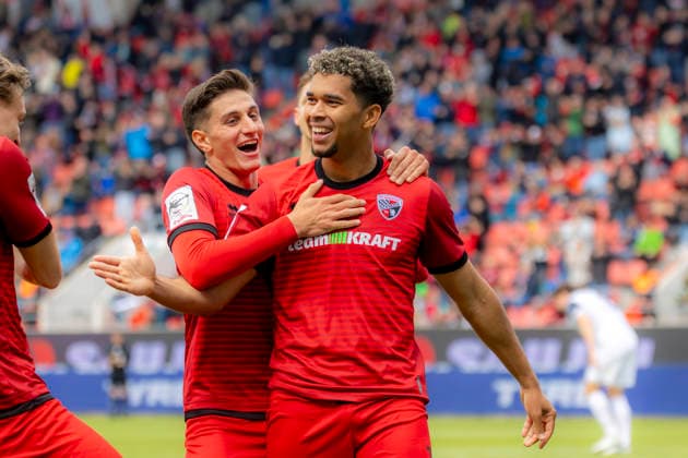 Ingolstadt, Deutschland 16. Mai 2026: 3. Liga - 2025 2026 - Sp. 38 - FC Ingolstadt 04 gegen SV Waldhof Mannheim Im Bild: 2. v.li. Torschütze Yann Sturm (FCI) jubelt nach seinem Tor zum 5:1 mit Emre Gül Guel (FCI) DFB regulations prohibit any use of photographs as image sequences and or quasi-video Audi Sportpark Bayern Copyright: xFotostandx xSchäferx