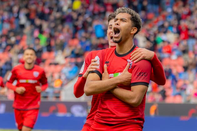 Ingolstadt, Deutschland 16. Mai 2026: 3. Liga - 2025 2026 - Sp. 38 - FC Ingolstadt 04 gegen SV Waldhof Mannheim Im Bild: 2. v.li. Torschütze Yann Sturm (FCI) jubelt nach seinem Tor zum 5:2 DFB regulations prohibit any use of photographs as image sequences and or quasi-video Audi Sportpark Bayern Copyright: xFotostandx xSchäferx