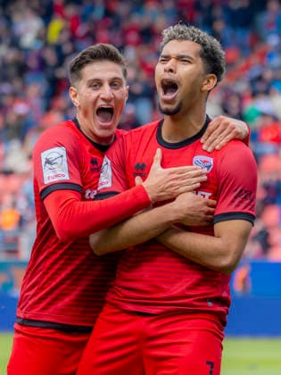 Ingolstadt, Deutschland 16. Mai 2026: 3. Liga - 2025 2026 - Sp. 38 - FC Ingolstadt 04 gegen SV Waldhof Mannheim Im Bild: 2. v.li. Torschütze Yann Sturm (FCI) jubelt nach seinem Tor zum 5:1 mit Emre Gül Guel (FCI) DFB regulations prohibit any use of photographs as image sequences and or quasi-video Audi Sportpark Bayern Copyright: xFotostandx xSchäferx