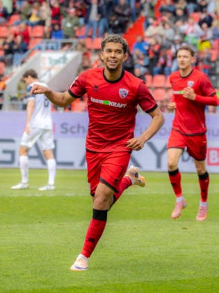 Ingolstadt, Deutschland 16. Mai 2026: 3. Liga - 2025 2026 - Sp. 38 - FC Ingolstadt 04 gegen SV Waldhof Mannheim Im Bild: Torschütze Yann Sturm (FCI) jubelt nach seinem Tor zum 5:1 DFB regulations prohibit any use of photographs as image sequences and or quasi-video Audi Sportpark Bayern Copyright: xFotostandx xSchäferx