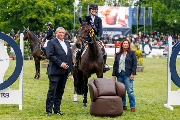 HAMBURG - Al Shira aa 95. Deutsches Spring- und Dressur DERBY 2026, HAMBURG - Al Shira aa 95. Deutsches Spring- und Dressur DERBY 2026 CONTER Emilie (BEL), Portobella van de Fruitkorf Sonderehrung erfolgreichste Amazone Siegerehrung Prize giving ceremony LONGINES Grand Prix of Hamburg Al Shira aa CSI5* Tour CSI5*: Int. jumping competition with jump-off (1,60m) Hamburg, Jenischpark, Derby Park Klein Flottbek 16. May 2026 -