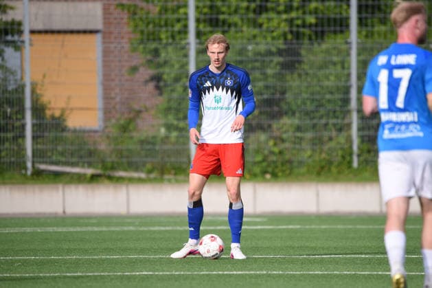 Fußball, Saison 2025 26, Regionalliga Nord, Hamburger SV II U21, U 21 - BW Lohne, Stadion Hoheluft (Hamburg), 16.05.2026, 34. Spieltag Lukas Leonard Bornschein ( 4, HSV) Hamburg Deutschland