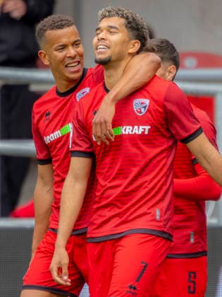 Ingolstadt, Deutschland 16. Mai 2026: 3. Liga - 2025 2026 - Sp. 38 - FC Ingolstadt 04 gegen SV Waldhof Mannheim Im Bild: 2. v.li. Torschütze Yann Sturm (FCI) jubelt nach seinem Tor zum 4:1 mit Marcel Costly (FCI) DFB regulations prohibit any use of photographs as image sequences and or quasi-video Audi Sportpark Bayern Copyright: xFotostandx xSchäferx