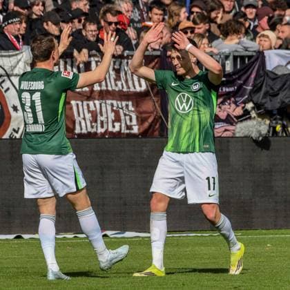 Torjubel nach dem 1:3 Torschütze 17 Dzenan Pejcinovic 31 Yannick Gerhardt ( Wolfsburg ) Deutschland , Hamburg , Millerntorstadion , Fussball , 1. Bundesliga , FC St Pauli - VFL Wolfsburg