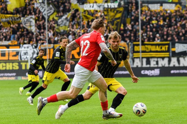 v.li.: Leon Sommer (TSV Havelse, 22), Mika Schroers (Alemannia Aachen , 27), Zweikampf, Duell, duel, tackle, tackling, Dynamik, Action, Aktion, 16.05.2026, Aachen (Deutschland), Fussball, 3. Liga, TSV Alemannia Aachen - TSV Havelse, Fussball, 3. Liga, TSV Alemannia Aachen - TSV Havelse, DFB DFL REGULATIONS PROHIBIT ANY USE OF PHOTOGRAPHS AS IMAGE SEQUENCES AND OR QUASI-VIDEO.