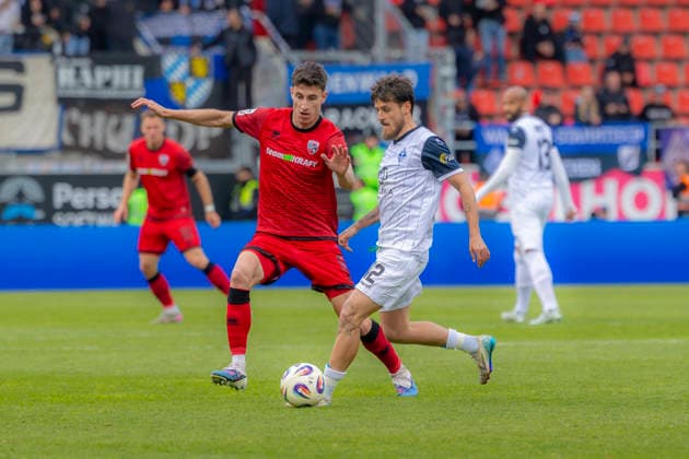 Ingolstadt, Deutschland 16. Mai 2026: 3. Liga - 2025 2026 - Sp. 38 - FC Ingolstadt 04 gegen SV Waldhof Mannheim Im Bild: v. li. im Zweikampf Georgios Antzooulas (FCI) und Vincent Thill (SVW) DFB regulations prohibit any use of photographs as image sequences and or quasi-video Audi Sportpark Bayern Copyright: xFotostandx xSchäferx