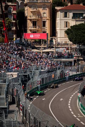 2026 FORMULA E MONACO ePRIX 16 BUEMI SÃ bastien (swi), Envision Racing, Jaguar I-Type 7, action 77 BARNARD Taylor (gbr), DS Penske, DS E-Tense FE25, action 13 DA COSTA Antonio Felix (prt), Jaguar TCS Racing, Jaguar I-Type 7, action during the Monaco ePrix, 9th and 10th round of the 2025-26 ABB FIA Formula E World Championship, WM, Weltmeisterschaft on the Circuit de Monaco from Mai 16 to 17, 2026 in Monte-Carlo, Monaco - Copyright: xGERMAINxHAZARDx