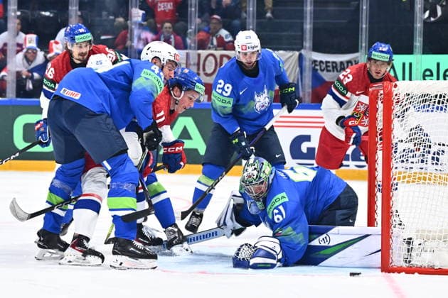 L-R in front Aljosa Crnovic (SLO), Matyas Melovsky (CZE), Aleksandar Magovac (SLO), goalkeeper Lukas Horak (SLO) and Lukas Sedlak (CZE) in action during the 2026 IIHF World Championship, WM, Weltmeisterschaft Group B, match Slovenia vs Czech Republic, on May 16, 2026, Fribourg, Switzerland. (CTKxPhoto RadekxPetrasek) CTKPhotoP2026051606175 CTKPhotoP2026051606175