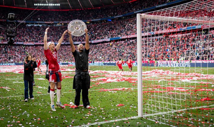 Munich, Germany. 16th Mai 2026.. Schlussjubel: Leon Goretzka (FCB) und Trainer Vincent Kompany (FCB) mit Schale FC Bayern München - 1. FC Köln 16.05.2026