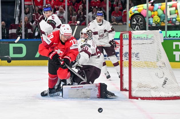 ZURICH, SWITZERLAND - MAY 16: Calvin Thurkauf of Switzerland tries to score against goalkeeper Kristers Gudlevskis of Latvia during the 2026 IIHF Ice hockey, Eishockey World Championship, WM, Weltmeisterschaft Switzerland game between Switzerland and Latvia at Swiss Life Arena on May 16, 2026 in Zurich, Zurich. Zurich Swiss Life Arena Zurich Switzerland Copyright: xJustPictures.ch AndreaxBrancax jp-en-EuSpIm-JP7_ANB_Sui_Lat_16052026_4265