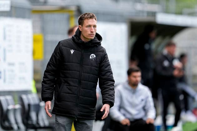 Kevin Stotz (Trainer, Cheftrainer, SVS), Einzelbild, Einzelfoto, Aktion, Action, 16.05.2026, Sandhausen (Deutschland), Fussball, Regionalliga Südwest, SV Sandhausen - FC 08 Homburg