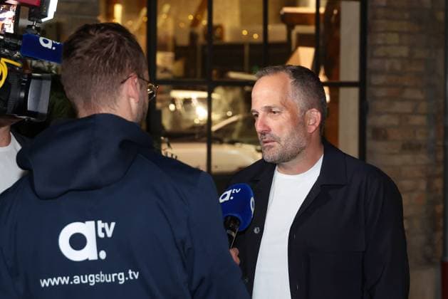 Chef-Trainer Manuel Baum (FC Augsburg) im Interview, FC Augsburg Saisonabschlussfeier, Fussball, 1. Bundesliga, 34. Spieltag, 16.05.2026 DFL DFB regulations prohibit any use of photographs as image sequences and or quasi-video Augsburg Bayern Deutschland
