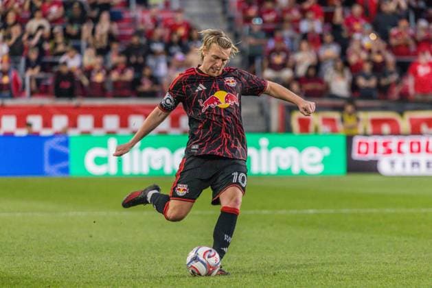 new york red bulls e new york city fc pela major league soccer Emil Forsberg, RB New York, during the match between the New York Red Bulls and New York City FC, for Major League Soccer, at Sports Illustrated Stadium, on Saturday, May 16, 2026. harrison sports illustrated stadium NJ united states Copyright: xWILLIAMxVOLCOVx