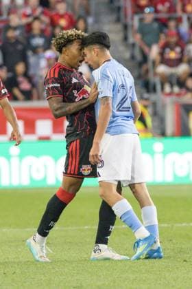 new york red bulls e new york city fc pela major league soccer Confusion among players during a match between the New York Red Bulls and New York City FC, in Major League Soccer, at Sports Illustrated Stadium, on Saturday, May 16, 2026. harrison sports illustrated stadium NJ united states Copyright: xWILLIAMxVOLCOVx