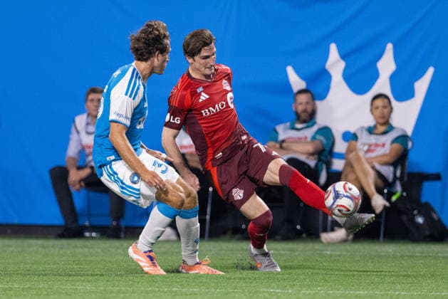 MLS, Fussball Herren, USA 2026: Toronto FC At Charlotte FC May 16 May 16, 2026: Toronto FC forward Fletcher Bank (79) passes across against Charlotte FC defender Jack Neeley (39) during the second half of the Major League Soccer match up at Bank of America Stadium in Charlotte, NC. (Scott Kinser CSM) (Credit Image: Â Scott Kinser Cal Media) Charlotte Nc United States EDITORIAL USE ONLY Copyright: xx ZUMA-20260516_zma_c04_024.jpg ScottxKinserx csmphotothree490637