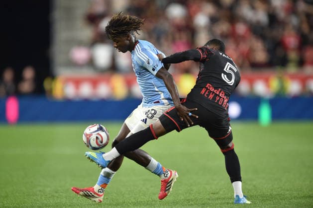 May 16, 2026, Harrison, New Jersey, USA: NYCFC forward MALACHI JONES (88) and New York Red Bulls defender OMAR VALENCIA (5) in action at Sports Illustrated Stadium in Harrison New Jersey New York City FC draws with New York Red Bulls 1 to 1 MLS, Fussball Herren, USA 2026 - New York City FC 1:1 New York Red Bulls  - ZUMAa301 20260516_aaf_a301_017 Copyright: xBrooksxVonxArxx