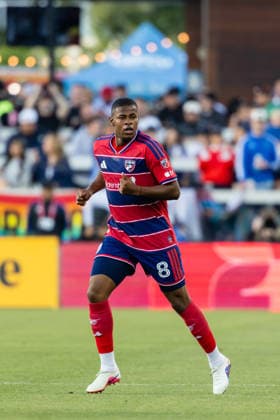 SAN JOSE, CA - MAY 16: Patrickson Delgado 8 of FC Dallas jogs during a match against the San Jose Earthquakes on May 16, 2026 at PayPal Park in San Jose, CA. (Photo by Matthew Huang Icon Sportswire) SOCCER: MAY 16 MLS, Fussball Herren, USA San Jose Earthquakes vs FC Dallas EDITORIAL USE ONLY Icon260516002