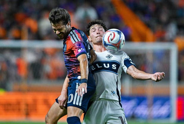 May 16, 2026: Vancouver Whitecaps midfielder Sebastian Berhalter (right) takes the ball off his chest against Houston Dynamo midfielder Agustin Bouzat (left) during the second half of a MLS, Fussball Herren, USA game at Shell Energy Stadium in Houston, TX. Austin McAfee CSM 2026 MLS: Vancouver Whitecpas Vs Houston Dynamo MAY 16  - ZUMAc04_ 20260516_zma_c04_046 Copyright: xAustinxMcafeex