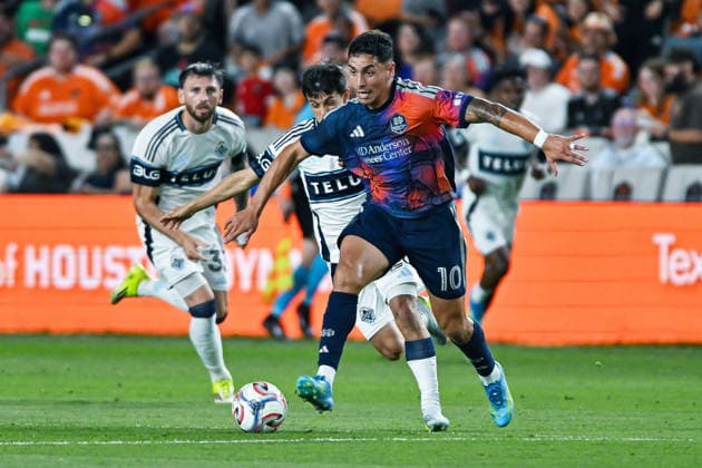 May 16, 2026: Houston Dynamo striker Ezequiel Ponce runs upfield during the first half of a MLS, Fussball Herren, USA game against the Vancouver Whitecaps at Shell Energy Stadium in Houston, TX. Austin McAfee CSM 2026 MLS: Vancouver Whitecpas Vs Houston Dynamo MAY 16  - ZUMAc04_ 20260516_zma_c04_052 Copyright: xAustinxMcafeex