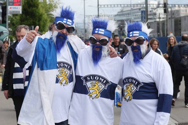 Eishockey WM 2026 FIN - HUN Fans pilgern zum Stadion 16.05.2026 Swiss Life Arena Zuerich , SCHWEIZ, Herren IIHF Eishockey World Championship, WM, Weltmeisterschaft Zurich 2026 Gruppe Finnland - Ungarn Fans pilgern zum Stadion