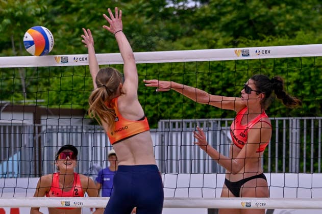 May 17, 2026, Madrid, Madrid, Spain: SOFIA IZUZQUIZA CORULLA of Spain and TRIJNTJE VEERBEEK of Belgium during the men s preliminary round match (Pool A) between the German national team, Nationalteam and the Spanish national team, held at the Beach Pro Tour Futures Madrid 2026 at the Parque Deportivo Puerta de Hierro on May 15, 2026, in Madrid, Spain. Beach Pro Tour Futures Madrid 2026 (Men s) - 15.08.26  - ZUMAc312 20260517_zsp_c312_027 Copyright: xOscarxManuelxSanchezx
