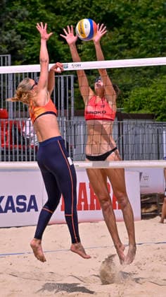 May 17, 2026, Madrid, Madrid, Spain: TESS SPAANSEN of Belgium and SOFIA IZUZQUIZA CORULLA of Spain during the men s preliminary round match (Pool A) between the German national team, Nationalteam and the Spanish national team, held at the Beach Pro Tour Futures Madrid 2026 at the Parque Deportivo Puerta de Hierro on May 15, 2026, in Madrid, Spain. Beach Pro Tour Futures Madrid 2026 (Men s) - 15.08.26  - ZUMAc312 20260517_zsp_c312_045 Copyright: xOscarxManuelxSanchezx