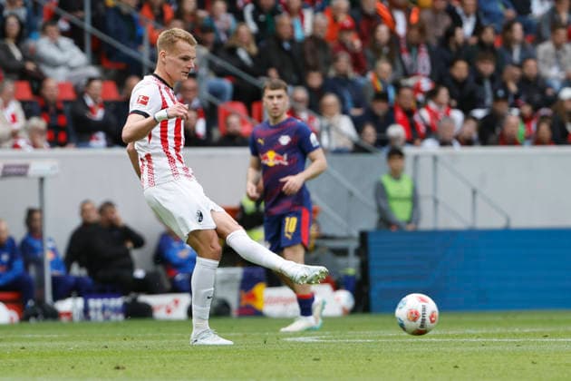 Philipp Lienhart (SC Freiburg, 03) mit einem Pass , Deutschland, Fussball, 1. Bundesliga, 34.Spieltag, 2025 2026, SC Freiburg vs. RB Leipzig, 16.05.2026, Freiburg im Breisgau Europa-Park Stadion Baden-Württemberg Deutschland Copyright: xGrantxHubbsx