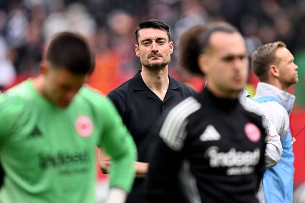 16.05.2026, xfux, Fussball 1.Bundesliga, Eintracht Frankfurt - VfB Stuttgart v.l. Trainer Albert Riera (Eintracht Frankfurt) enttaeuscht, enttaeuscht schauend, dissapointed (DFL DFB REGULATIONS PROHIBIT ANY USE OF PHOTOGRAPHS as IMAGE SEQUENCES and or QUASI-VIDEO) Frankfurt am Main