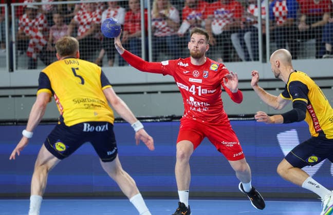 Croatia v Sweden: Internation Friendly Handball Match Tin Lucin of Croatia pass the ball during the International Friendly, Länderspiel, Nationalmannschaft handball match between Croatia and Sweden at Arena Varazdin on May 16, 2026.  SanjinxStrukic PIXSELL