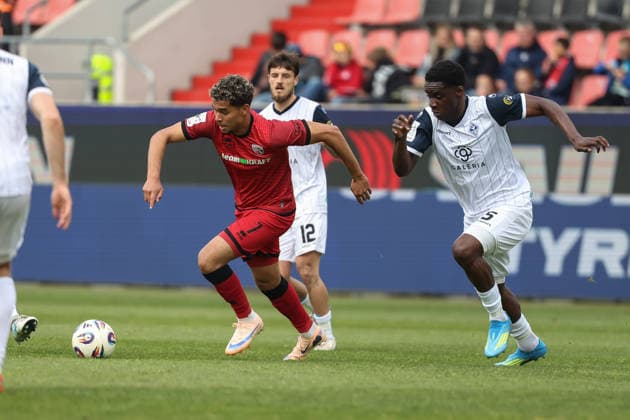3. Liga; FC Ingolstadt 04 - SV Waldhof Mannheim; Zweikampf Kampf um den Ball Yann Sturm (7, FCI) Ba Sanoussy (25 SVWM) Vincent Thill (12) 3. Liga - FC Ingolstadt 04 Saison 2025 2026 SV Waldhof Mannheim;