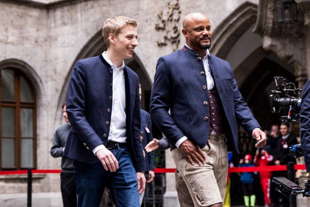 MUNICH, GERMANY - MAY 17: Dominik Krause (Major of Munich) with Vincent Kompany (Head Coach FC Bayern Muenchen) during the Meisterfeier of FC Bayern Muenchen at Marienplatz on May 17, 2026 in Munich, Germany. Bavaria Germany Copyright: xSteffiexWunderlx