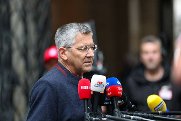 Herbert Hainer (FC Bayern Muenchen, Praesident) beim Interview, GER, Empfang des FC Bayern Muenchen im Rathaus und Meisterfeier am Marienplatz, 17.05.2026, GER, Empfang des FC Bayern Muenchen im Rathaus und Meisterfeier am Marienplatz, 17.05.2026 Muenchen Copyright: xEibner-Pressefoto JennixMaulx EP_JML
