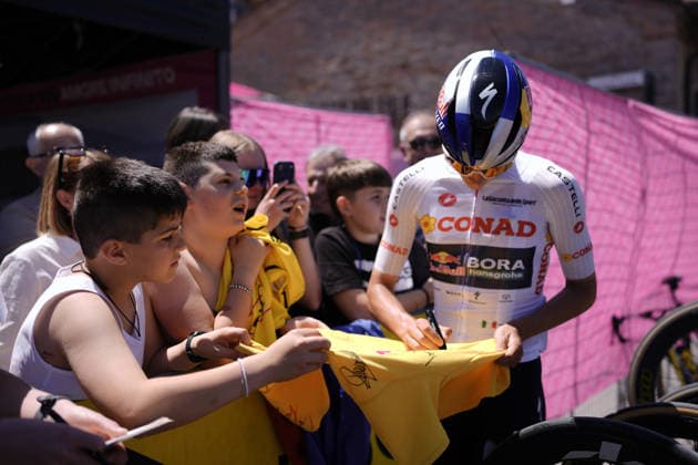 Italy™s Giulio Pellizzari of Red Bull - Bora - Hansgrohe White jersey during Stage 9 of the Giro d™Italia from Cervia to Corno alle Scale, Italy, Sunday May 17, 2026. Copyright: xFabioxFerrarix xLaPressex