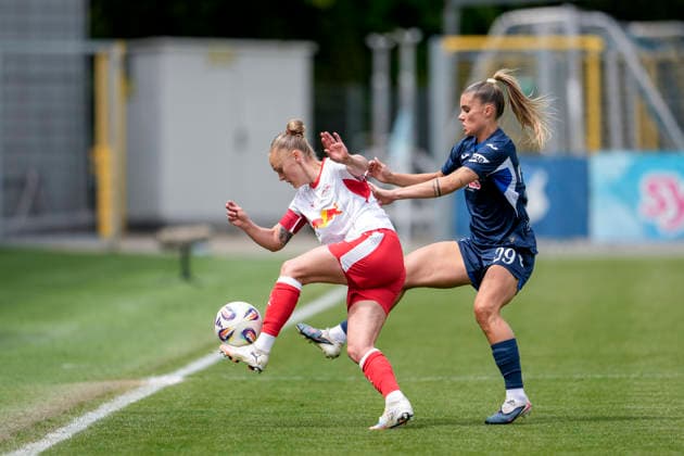 v.li.: Victoria Krug (RBL, 20), Selina Cerci (TSG, 29), Zweikampf, Spielszene, Duell, duel, tackle, tackling, Dynamik, Action, Aktion, 17.05.2026, Sinsheim (Hoffenheim) (Deutschland), Fussball, Google Pixel Frauen-Bundesliga, TSG 1899 Hoffenheim - RB Leipzig, DFB DFL REGULATIONS PROHIBIT ANY USE OF PHOTOGRAPHS AS IMAGE SEQUENCES AND OR QUASI-VIDEO.