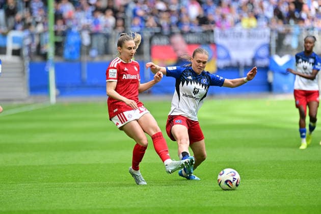 Fußball I Frauen I Saison 2025-2026 I Bundesliga I 26. Spieltag I Hamburger SV - FC Bayern München I 17.05.2026 Zweikampf, Duell: Katharina Naschenweng (19, FC Bayern München) und Annaleen Katharina Böhler (6, Hamburger SV). Hamburg Volksparkstadion Hamburg Deutschland Copyright: xLobeca WolfxGebhardtx