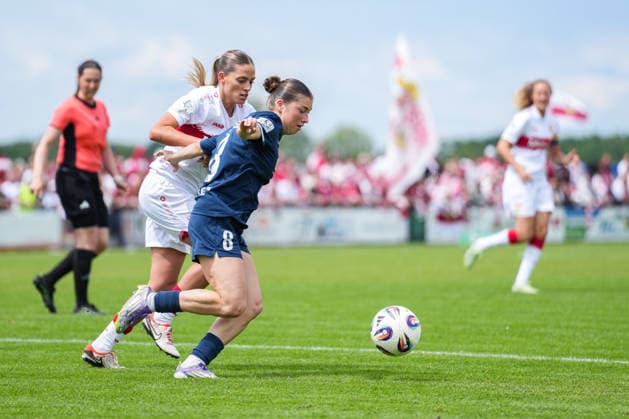 2. Frauen Bundesliga: SC Sand vs. VfB Stuttgart, 17.05.2026 Zweikampf zwischen Dafina Redzepi (VfB Stuttgart, 7) und Kim Schneider (SC Sand, 8) 2. Frauen Bundesliga: SC Sand vs. VfB Stuttgart, Adams Arena SC Sand, 17.05.2026 DFB DFL REGULATIONS PROHIBIT ANY USE OF PHOTOGRAPHS AS IMAGE SEQUENCES AND OR QUASI-VIDEO. Copyright: xBEAUTIFULxSPORTS Boscox