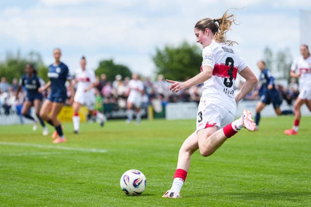 2. Frauen Bundesliga: SC Sand vs. VfB Stuttgart, 17.05.2026 Lenelotte Müller (VfB Stuttgart, 3) mit einer Flanke 2. Frauen Bundesliga: SC Sand vs. VfB Stuttgart, Adams Arena SC Sand, 17.05.2026 DFB DFL REGULATIONS PROHIBIT ANY USE OF PHOTOGRAPHS AS IMAGE SEQUENCES AND OR QUASI-VIDEO. Copyright: xBEAUTIFULxSPORTS Boscox