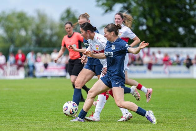 2. Frauen Bundesliga: SC Sand vs. VfB Stuttgart, 17.05.2026 Kampf um den Ball zwischen Haruka Osawa (VfB Stuttgart, 79) und Kim Schneider (SC Sand, 8) 2. Frauen Bundesliga: SC Sand vs. VfB Stuttgart, Adams Arena SC Sand, 17.05.2026 DFB DFL REGULATIONS PROHIBIT ANY USE OF PHOTOGRAPHS AS IMAGE SEQUENCES AND OR QUASI-VIDEO. Copyright: xBEAUTIFULxSPORTS Boscox